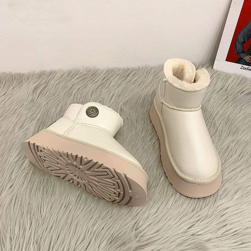 Snow boots women's thick-soled super soft muffin velvet thickened waterproof and non-slip fur integrated 2025 new bread short boots