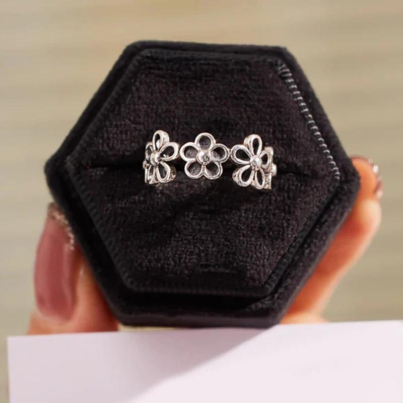 Huitan Black Flower Hollowed-out Unique Designed Women’s Rings Exquisite Finger Accessories Attractive Versatile Party Jewelry