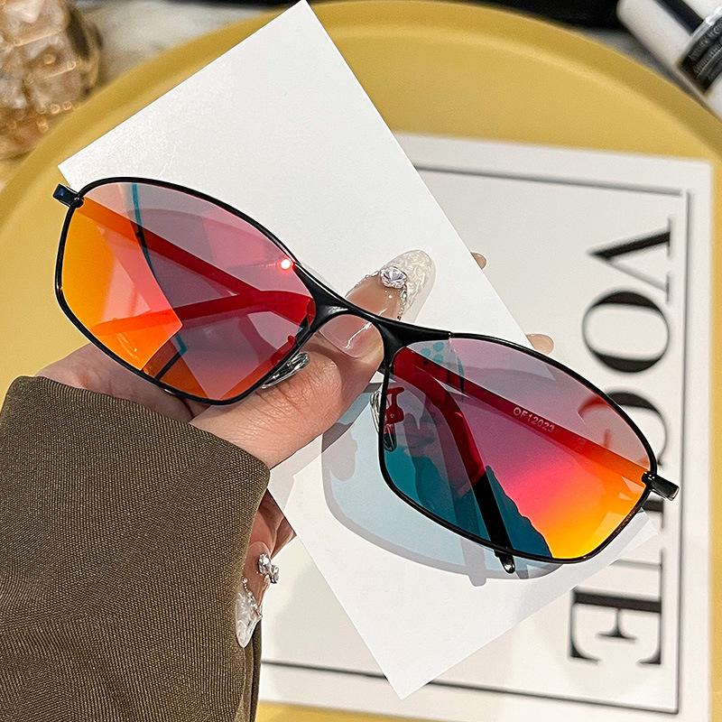 New metal square sunglasses Internet celebrity female fashion street shot advanced sense UV protection sunglasses