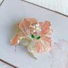 Spilla Versatile a Forma di Fiore Elegante Charme Peonia con Dettagli in Smalto e Perle Caratteristiche per Donna