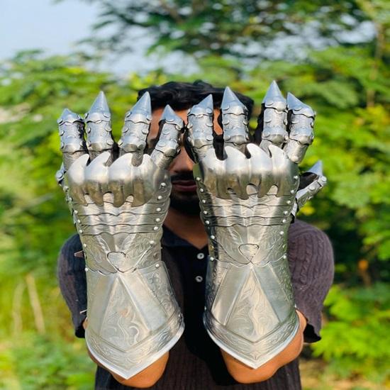 

Средневековые перчатки-наручи с гравировкой в стиле назгулов Средневековая косплей-броня Готический фэнтези-костюм Идеальный подарок на Хэллоуин