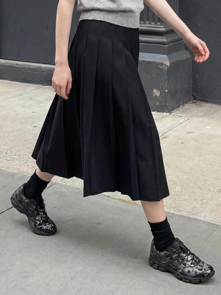 STAY WITH ME Pleated Midi Skirt_Black
