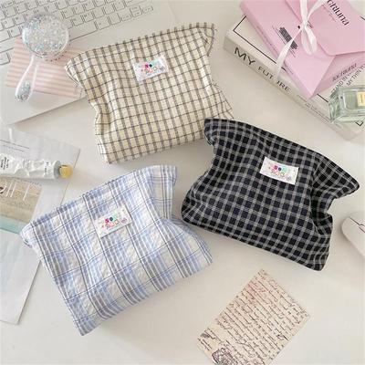 Araçlar ve Aksesuarlar – Makyaj Çantaları