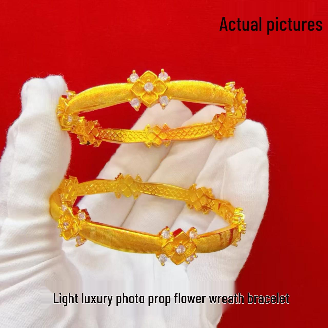 

Pre-owned Gold Four-Leaf Clover Brushed Bracelet: Retro Chic Hand Jewelry