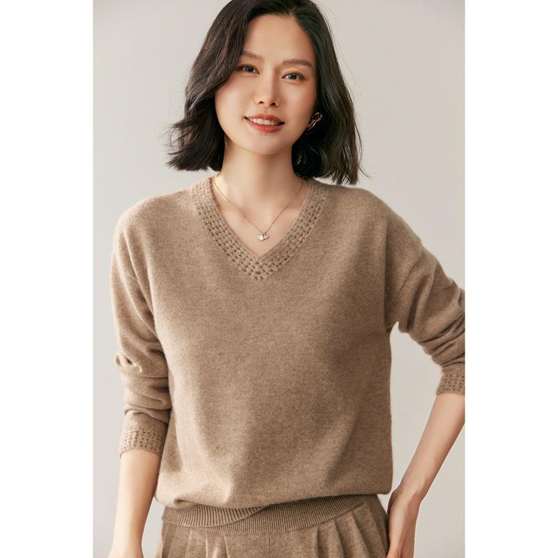 Women's V-Neck Cashmere Knit Pullover Sweater - Hand-Crocheted Loose Fit for Autumn/Winter