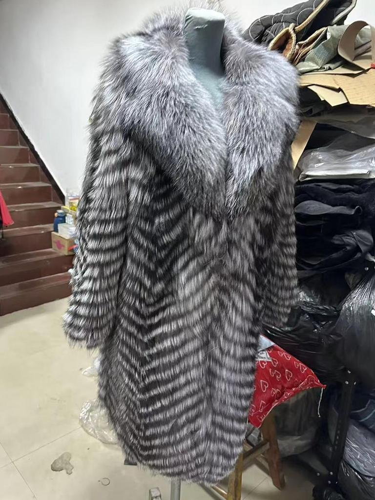 Silver Fox Real Fur Coat Winter New Style Large Fur Collar Length 100cm