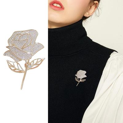 Women Brooch High-Gloss Rhinestone Inlay Sparkling Rose Flower Design Lapel Pin Non-Slip Buckle Zinc Alloy Scarf
