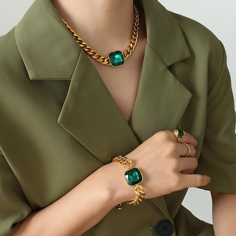 China Custom Made Trending Luxury Fashion Crystal Stainless Steel Plated Gold Necklaces Bracelet Jewelry Set