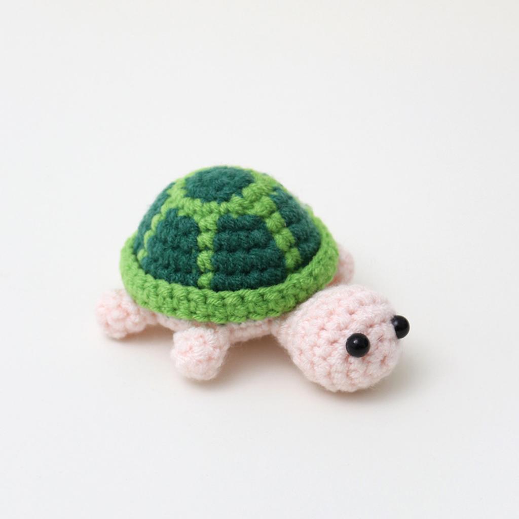 Neues Klassisches und Bequemes Handgefertigtes Garngeflecht Niedlicher Anhänger Häkel Schildkröte für Freunde Kreatives Geschenk Häkelpuppe