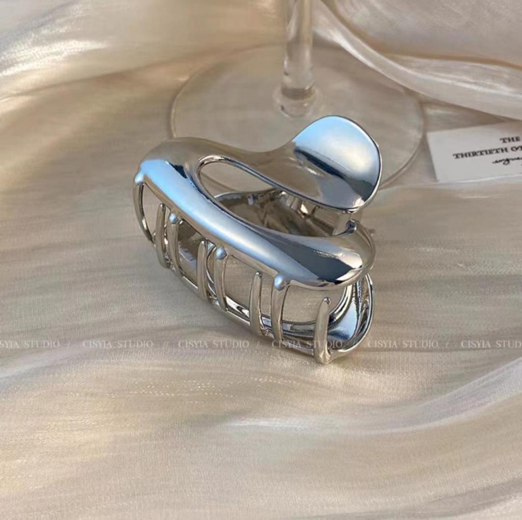 Premium Metal Hair Clip for Women - Large Summer Shark Clip, Unique Design Hairpin