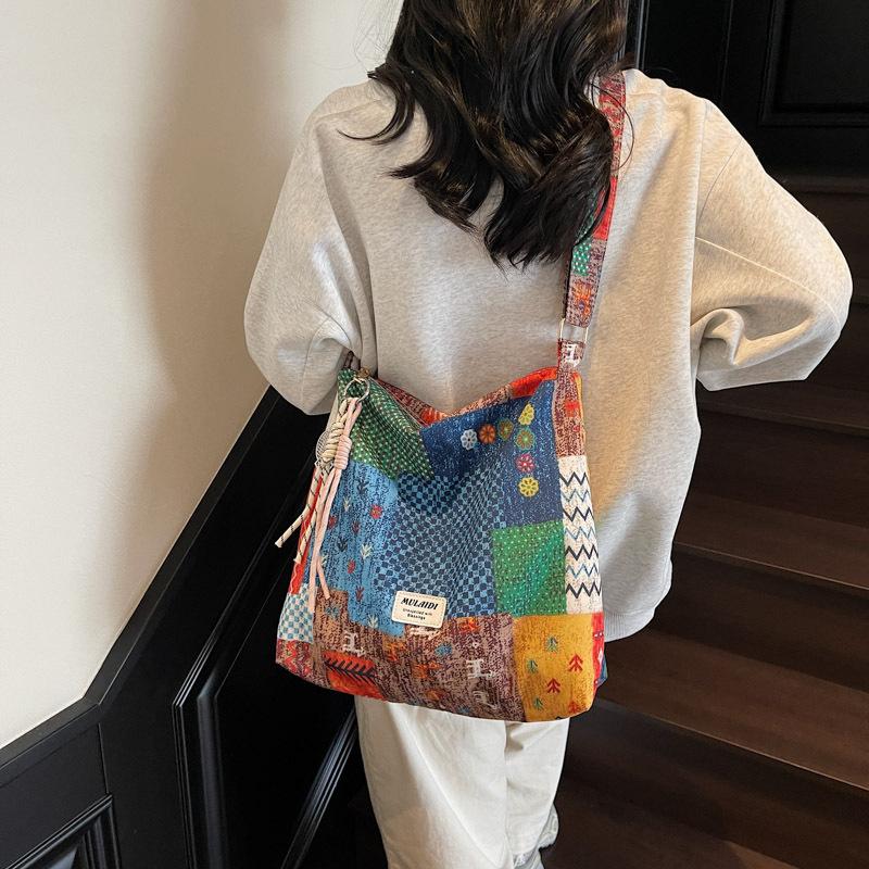 2025 spring new retro casual niche design shoulder bag fashionable foreign style large capacity shopping bag tote bag