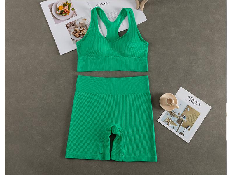 

Спортивный костюм для йоги с противоударной накладкой на грудь и женскими шортами One Size: 40-67 kg