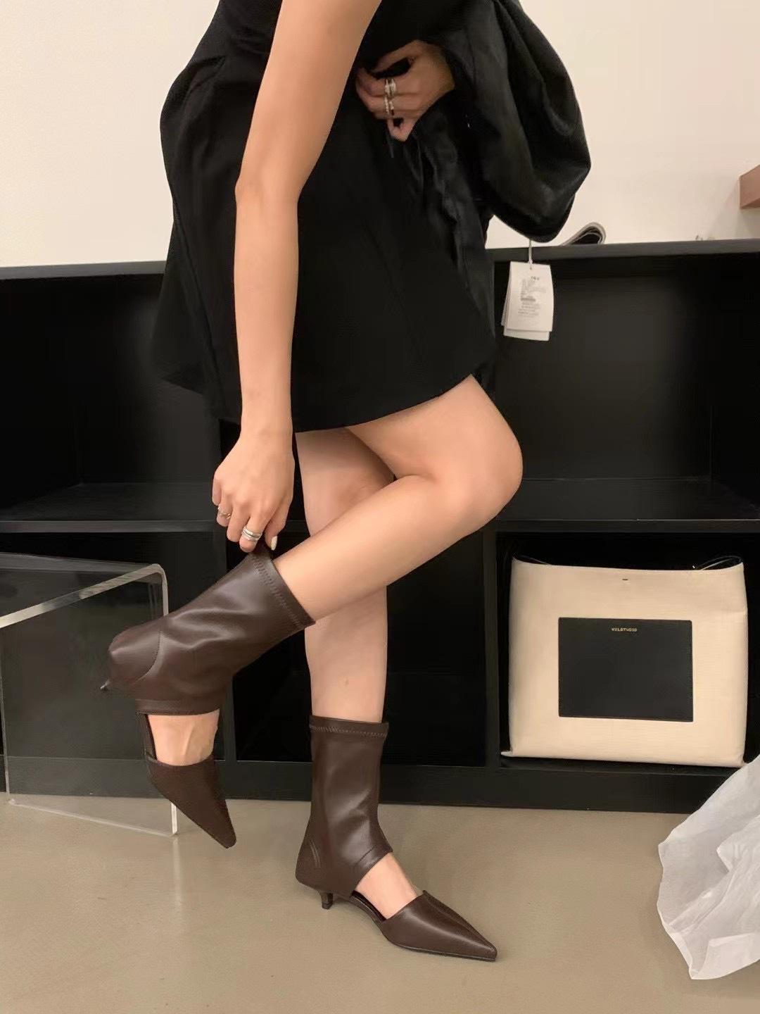 

Перчинка! Дышащие прохладные ботинки, новые остроносые короткие ботильоны на низком каблуке, тонкие эластичные ботильоны 40 коричневый