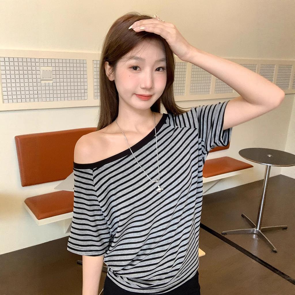 Retro Color-blocking Striped Off-the-shoulder Short-sleeved T-shirt for Women In Summer, Loose and Slimming, Hot Girl Off-the-shoulder Top