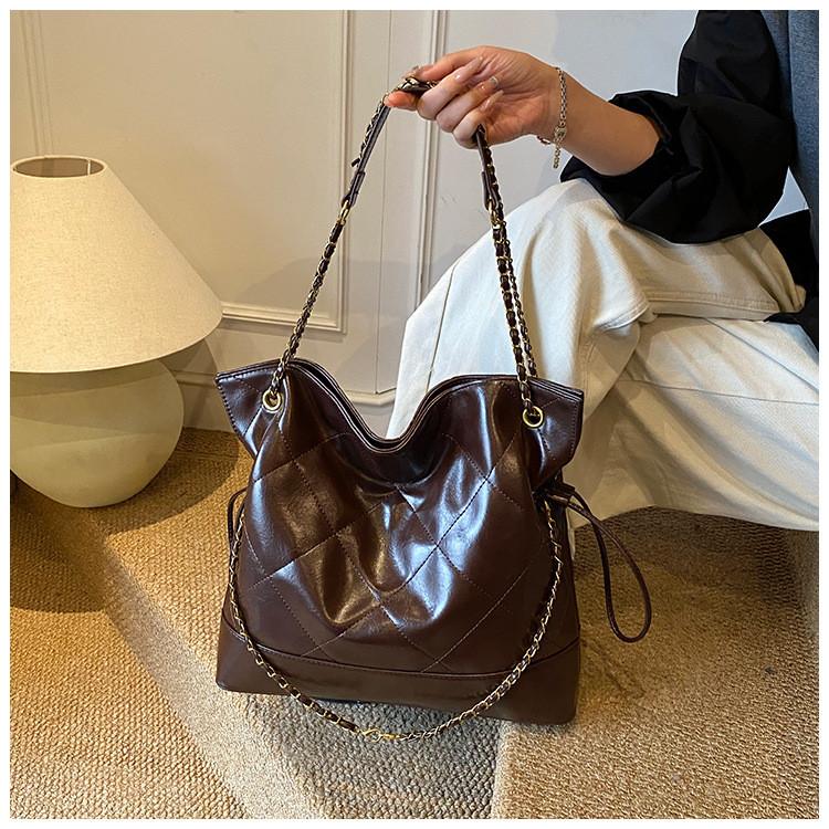 IELGY Oil Leather Retro Large-Capacity Tote Bag Loose Commuter Shoulder Portable Bucket Bag