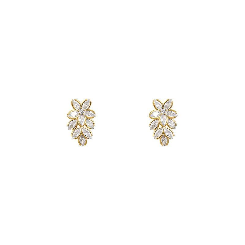 Five-petaled Flower Zircon Flower Earrings, Light Luxury Stud Earrings, Fashion Design, High-end Ear Clips, Mosquito Coil Disc Earrings, No Earrings.