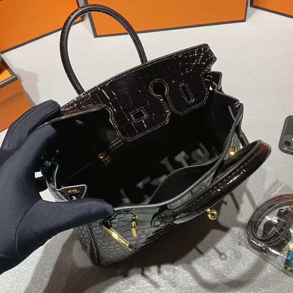Crocodile Pattern Platinum Handbag - New European American Fashion Large Commute Bag for Women