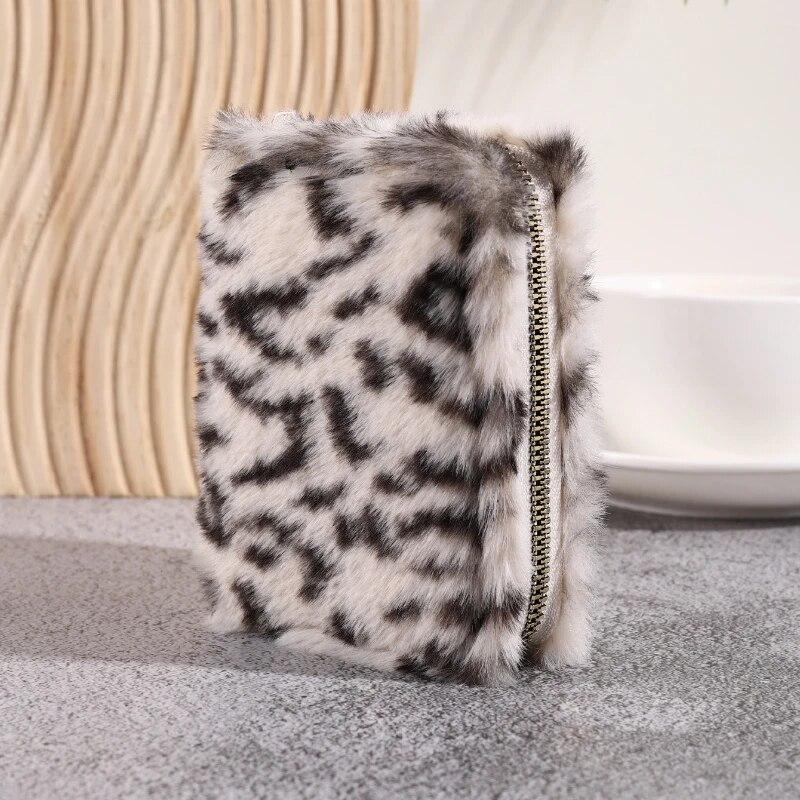 Nouveau portefeuille court en peluche imprimé léopard rétro pour femmes, grande capacité, carte d'identité, carte bancaire, porte-carte de crédit, sac à monnaie avec porte-clés