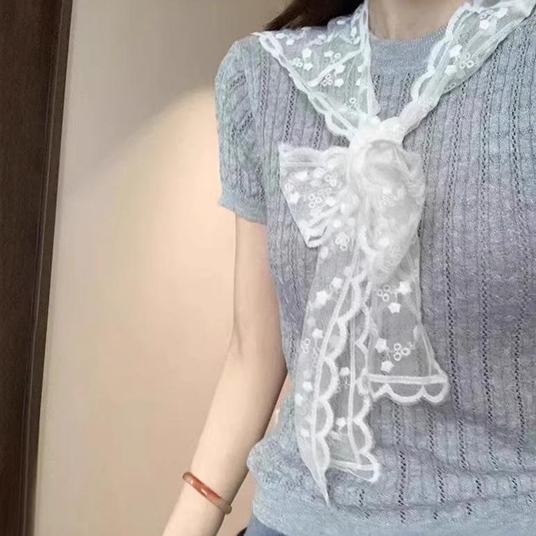 Haut gris en tricot de dentelle à manches courtes pour femmes - 2025 Coupe slim design coréen