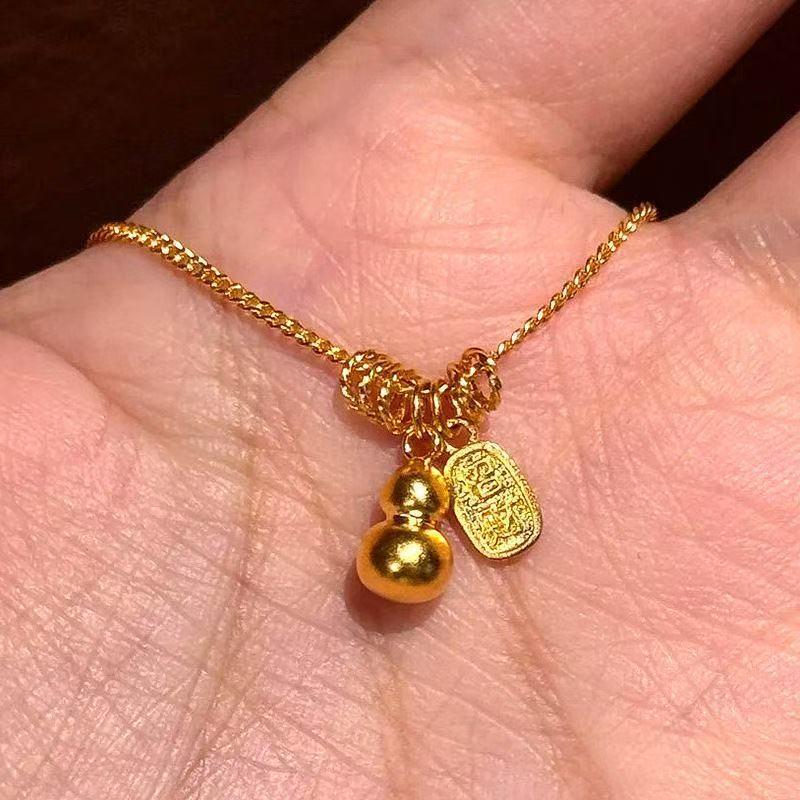 Elegant Gold Gourd Charm Necklace: Chinese-Inspired, Simple, Exquisite, and Versatile Women's Clavicle Chain