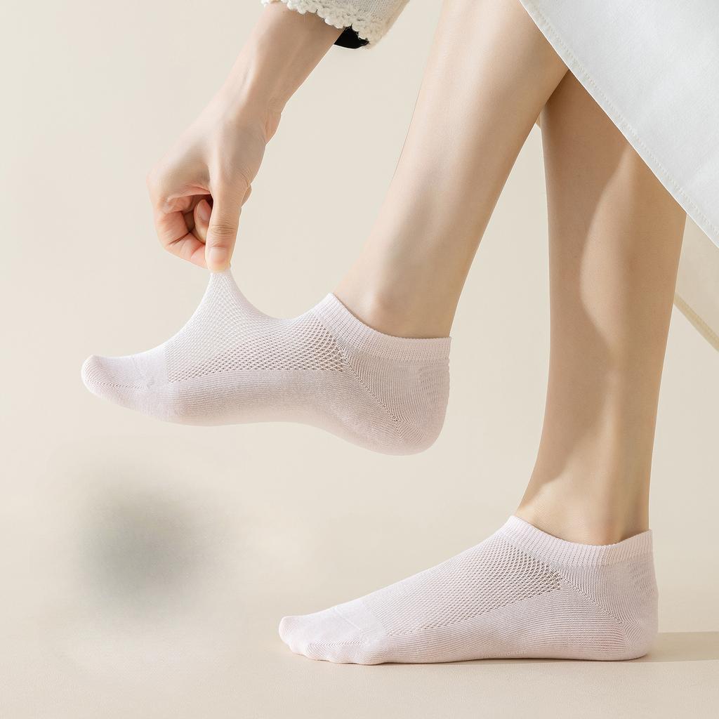 4 Pairs Women's Spring Summer Thin Cotton Socks Breathable Mesh Cotton Ankle Socks Odorless Anti-slip Invisible for Women