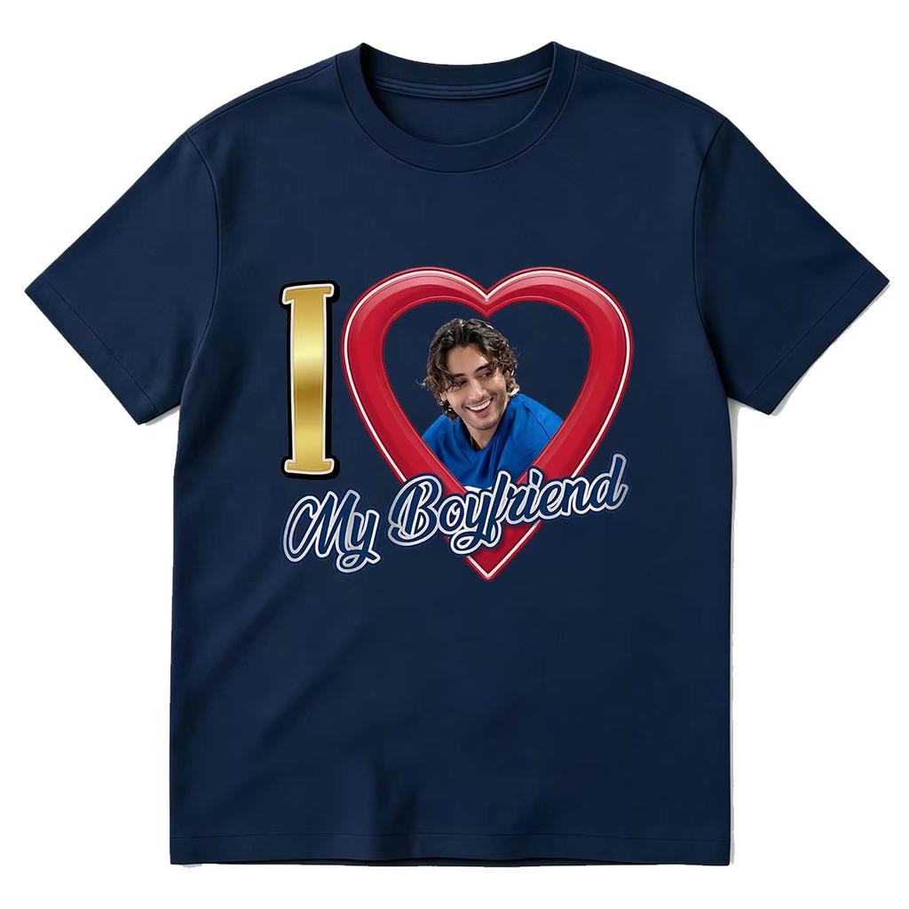 2026 I Love My Boyfriend John Logan T-shirt Serie TV Fuori dal Campus T-shirt Uomo Donna Abbigliamento Moda Trendy Maglietta Gotica Cotone T-shirt Oversize