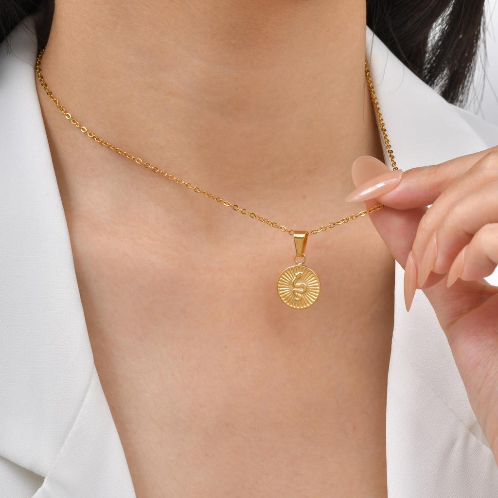 Wind Ladies Necklace, 18K Gold-Plated Stainless Steel Embossed Snake Pattern Round Pendant Necklace Pn-2291