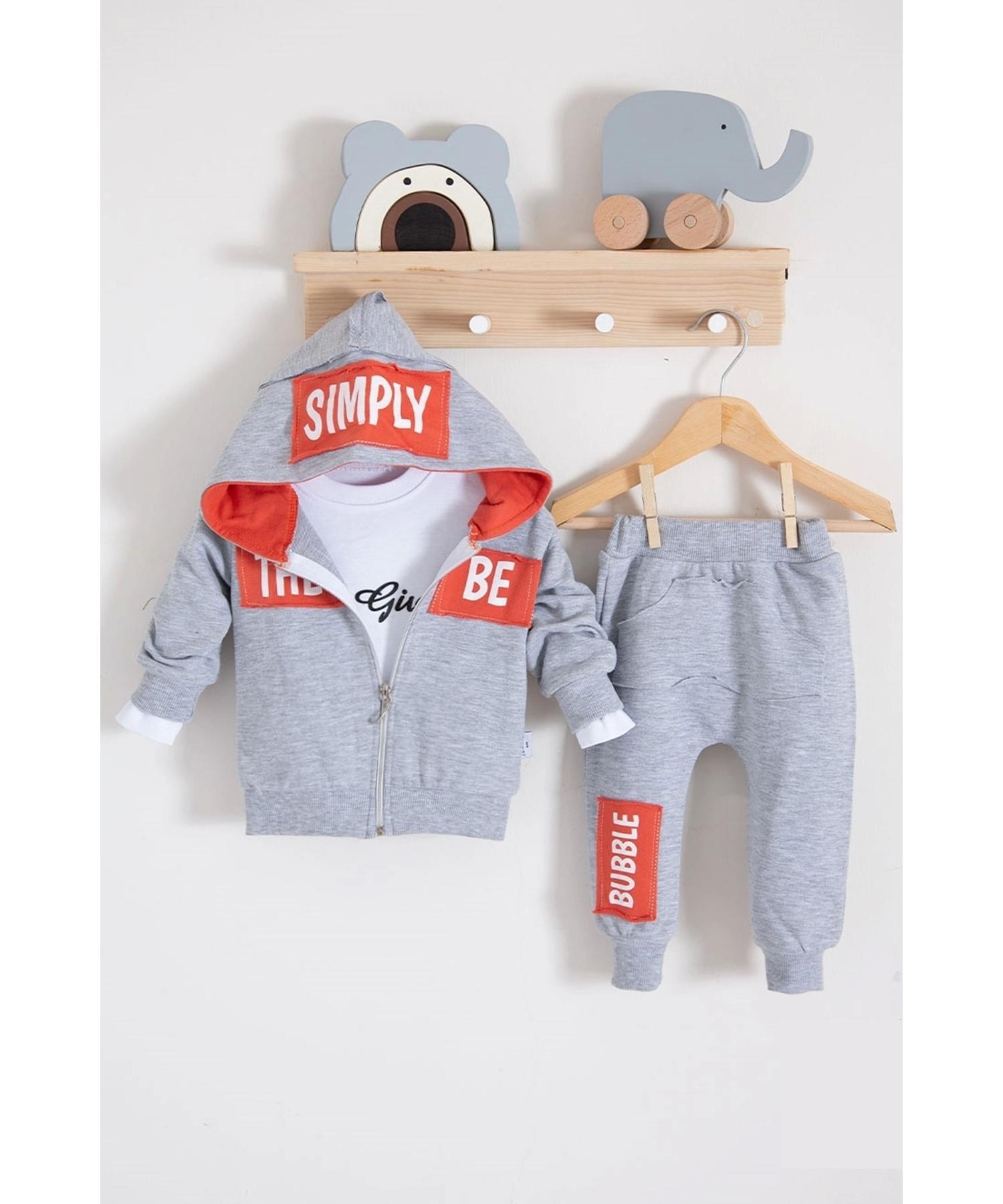 

Комплект из трех предметов для мальчика с капюшоном и простым узором