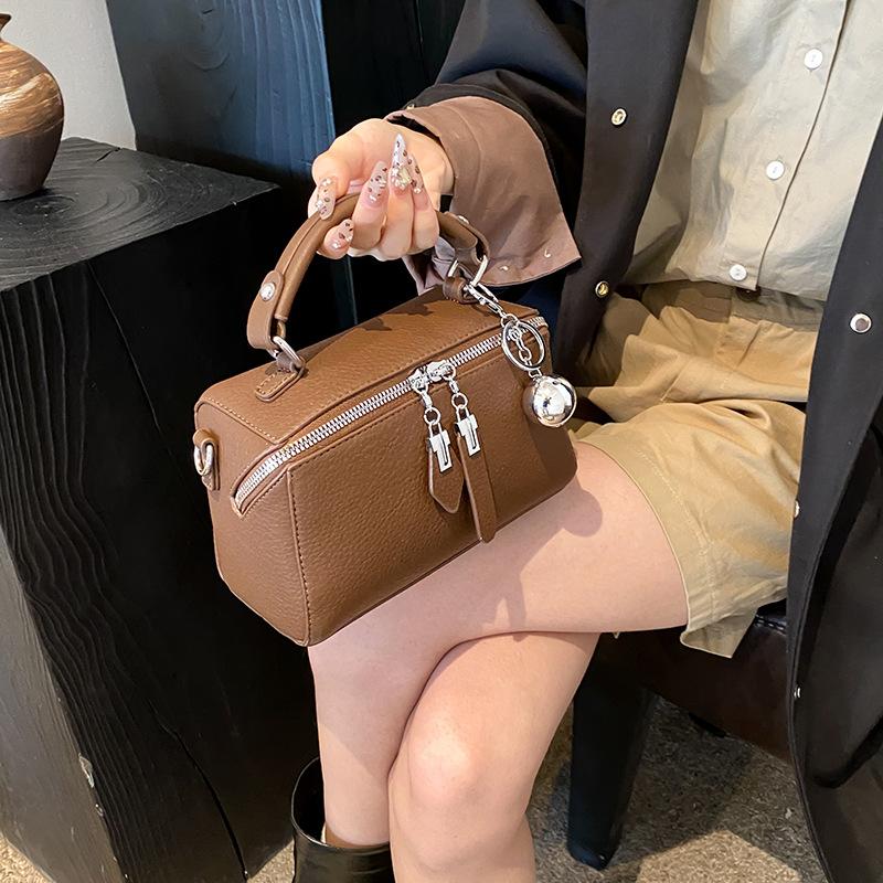 Fashion Handbag Women's Crossbody Bag 2026 New Retro Leather Bag Boston Shoulder Messenger Bag Small Square Bag