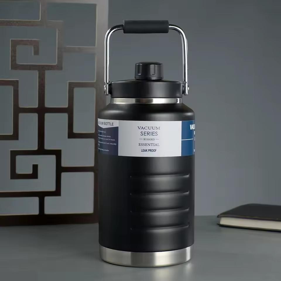 

1500/2000ml Large Capacity Outdoor Thermal Mug Stainless Steel Portable Handle Water Bucket Sports Water Bottle 2000ML чорний
