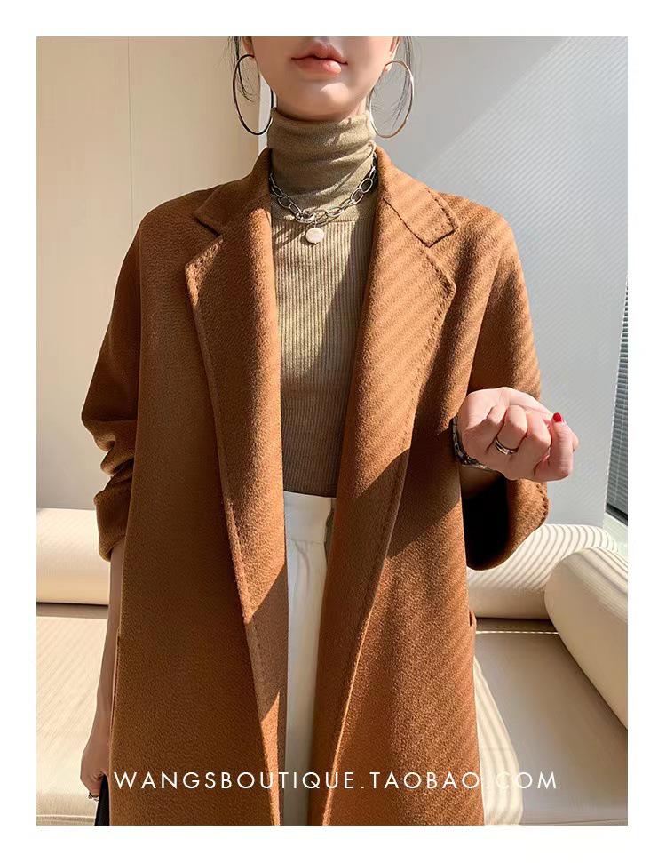 Max Family Style 2023 Women's Extra Long Wool Coat in New Water Ripple Design
