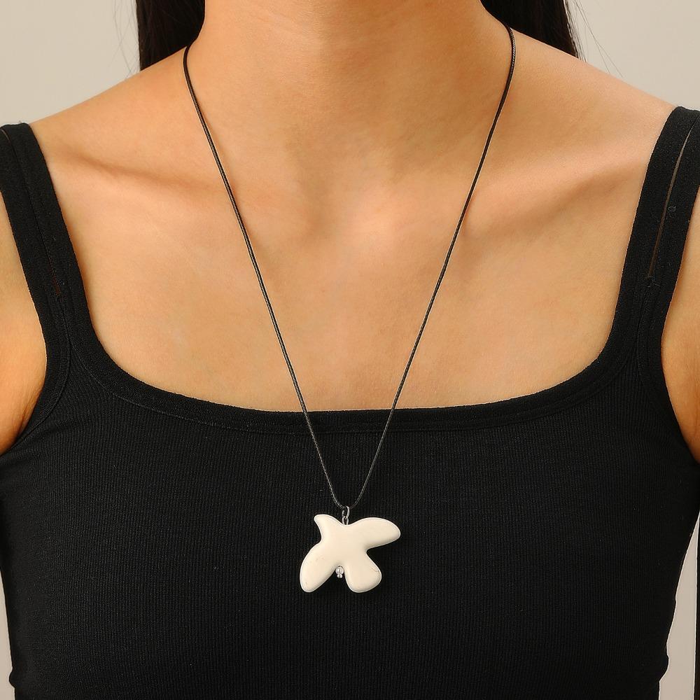 White Peace Dove Pendant Necklace for Women Vintage Metal Geometric Round Ear Hoop Jewelry Girls Gift