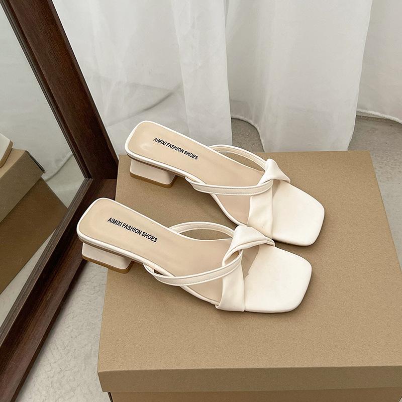 

2025 new design sense niche thick heel cool slippers women s summer wear evening evening wind square head sandals 42 абрикосовый