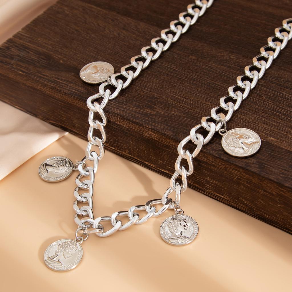 Halskette Retro Münzfransenhalskette, Punk kaltes Temperament Schwerarbeiter Porträt Halskette Frau