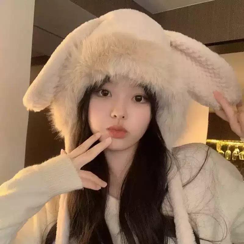 "2024 Bear Plush Hat & Scarf Set – Cute Winter Cycling Warmth"