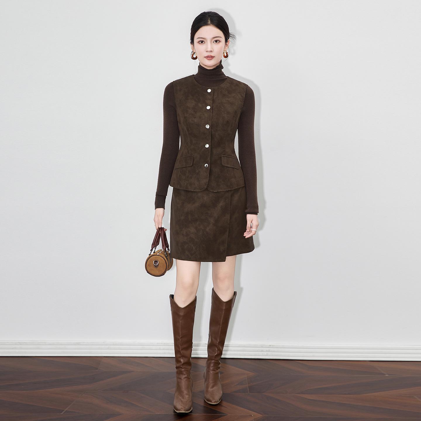 

Винтажный замшевый потертый комплект из двух предметов: жилет и юбка миди - Коллекция осень/зима Large