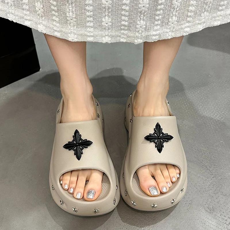 Fashion Fashion Star Rivets Chunky Platform Slippers Women Summer Punk Wedge Heel Sandals Woman Outdoor Beach Non Slip Soft Eva Slides