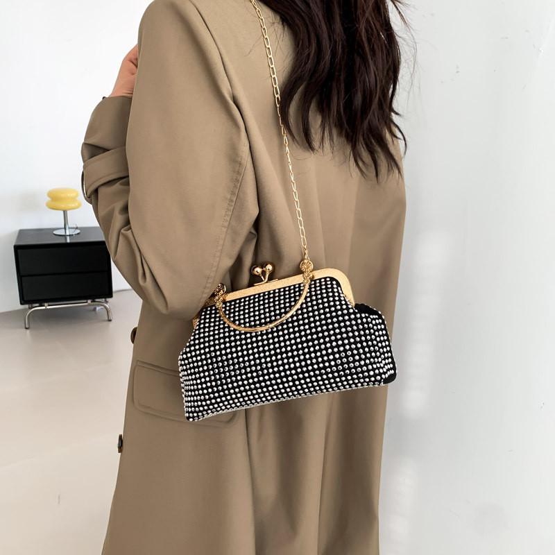 Fashionable Chain Handbag 2023 Winter New Trendy Simple Single Shoulder Shell Bag Casual Crossbody Bag Black Silver