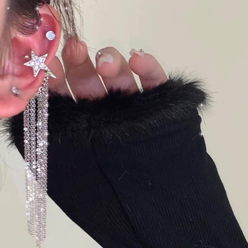 

Temperament high-class star no ear piercing ear bone clip female summer light luxury niche design earrings long fringed ear clip