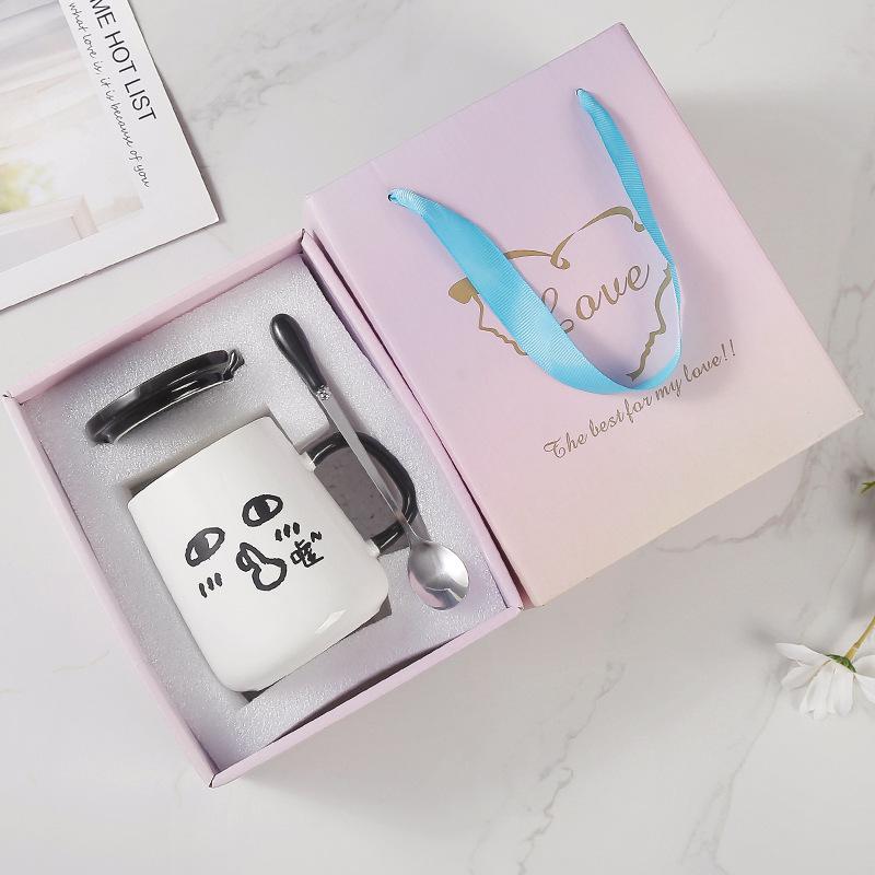 

Креативная кружка в стиле Инс и с хорошим внешним видом с крышкой и ложкой, милая керамическая чашка для воды, забавный подарок на день рождения, сувенир 401-500ml