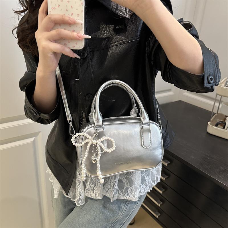 Summer new beautiful fashion trend pillow bag solid color simple commuting casual portable shoulder messenger bag