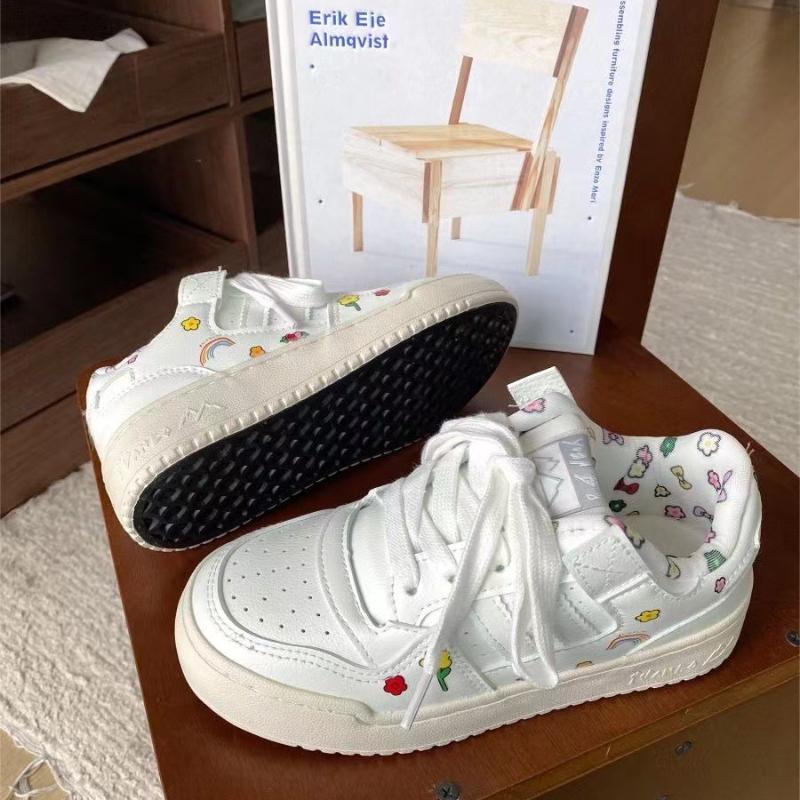 Fashion New Casual White Shoes Fresh Fashion Casual Sneakers Retro Style Flat Bottomed Women Shoes Trend Designer Sneakers for Women