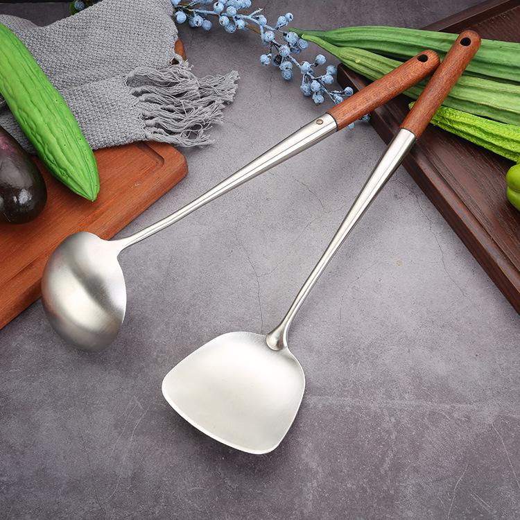 Chef's 304 Stainless Steel and Rosewood Spatula & Soup Ladle Set - Anti-Scald, Long Handle for Restaurant Use
