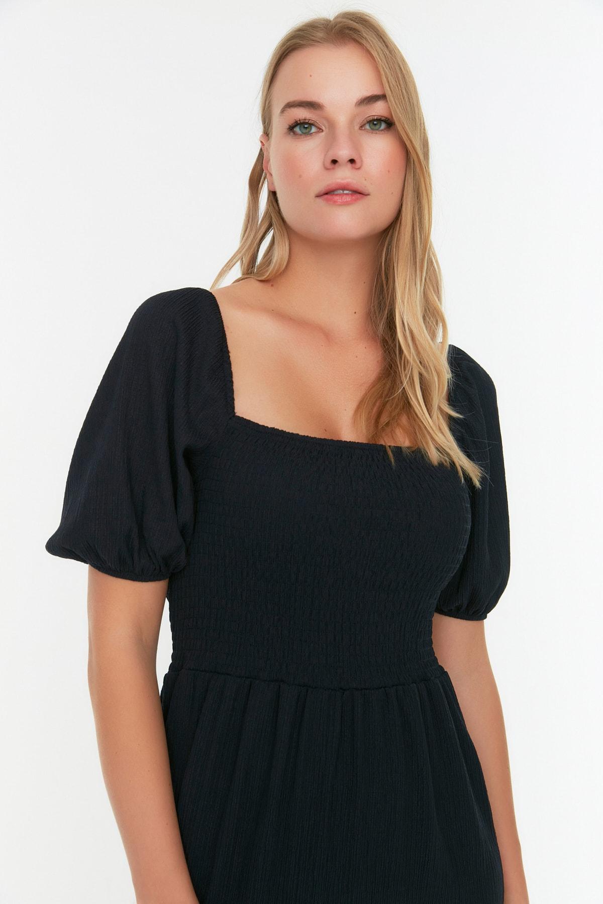 

Темно-синий Свитер миди с открытой талией/сквадратным вырезом и рукавами-фонариками Трикотажное платье TWOSS22EL1088..