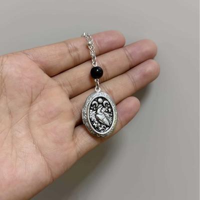 Goth Altsilber Dreifache Mondgöttin Mysteriöse Krähe Ovaler Anhänger Halskette für Frauen Halloween Pagan Hexe Hexerei Schmuck