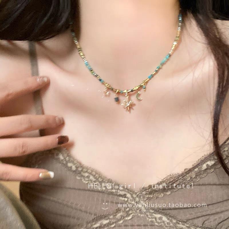 Collier Maillard automne et hiver, design de niche féminin, léger, luxueux, haute personnalité, polyvalent, double couche, chaîne de clavicule à franges papillon