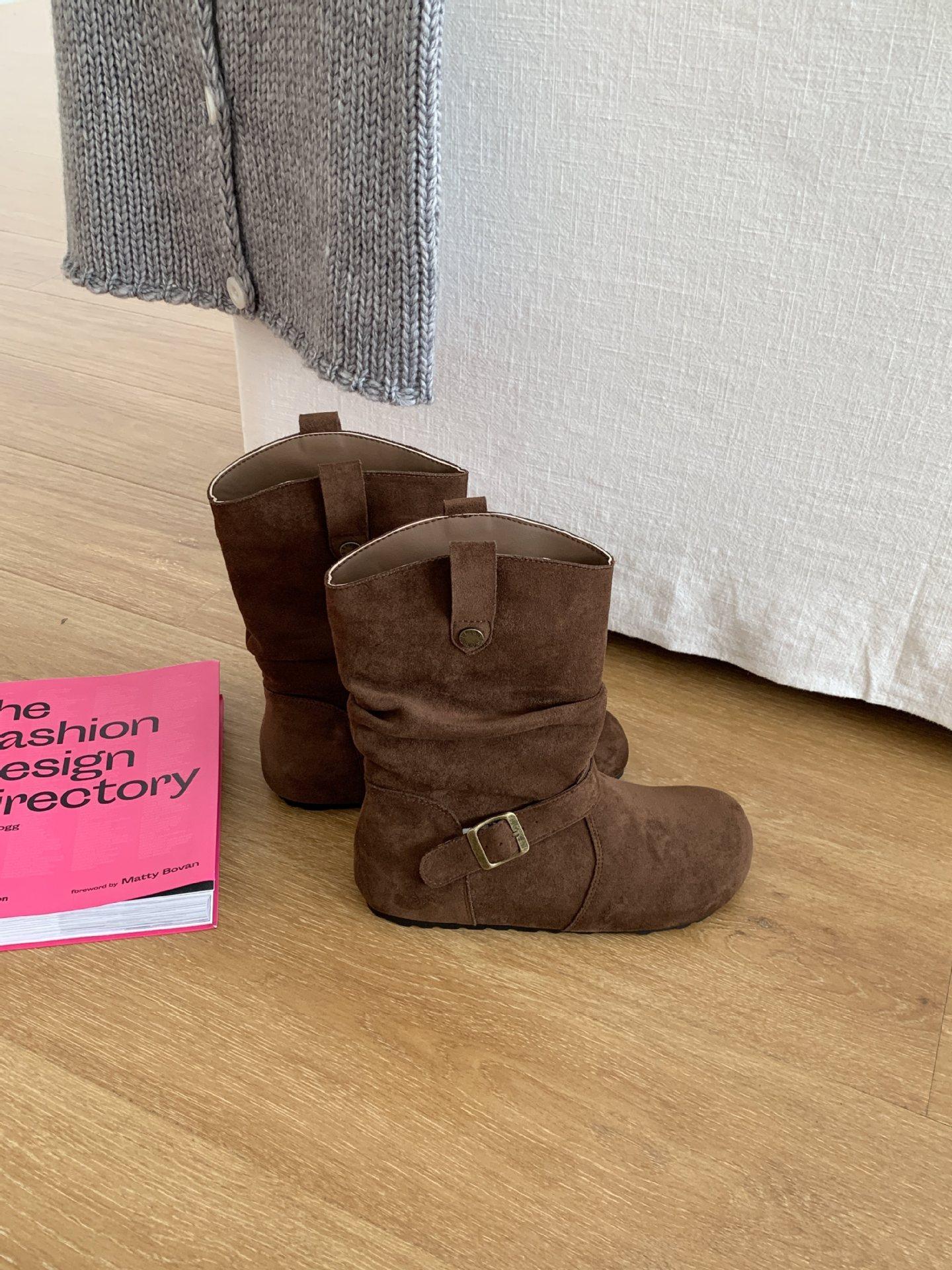 

2025 winter new pleated stacking boots women s retro matte fleece western boots medium tube Martin boots inner heightening short boots 39