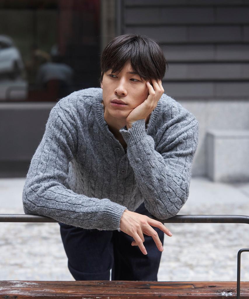 SENTAIR Damaged Cable Henley Neck Knit_Gray