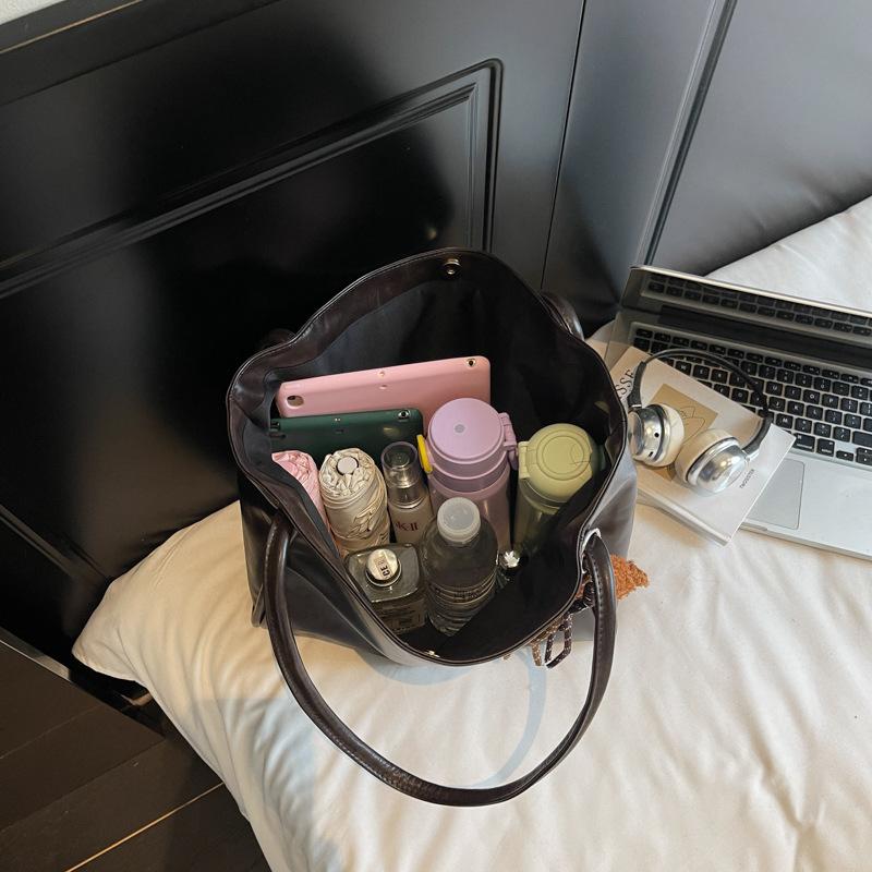 Large-capacity Tote Bag, Fashionable and Retro Shoulder Bag, High-end Casual Commuting Underarm Bag