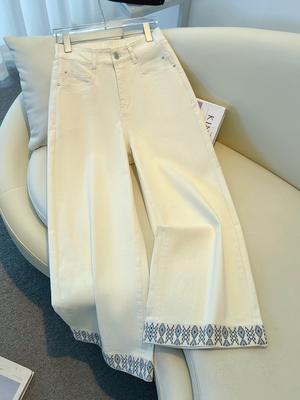 Calça Jeans Feminina 2026 Primavera/Outono de Cintura Alta com Barra Larga - Estampada, Algodão Lavado, Corte Slim.